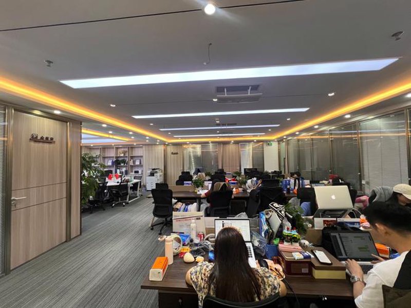 投资咨询:洞察市场动态,引领财富航程